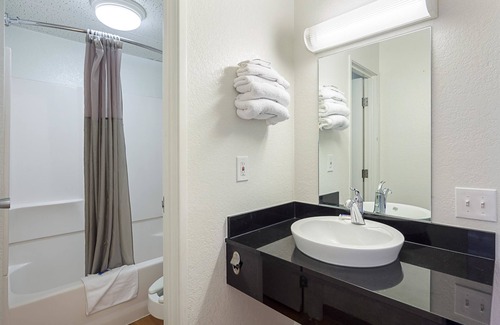 Spokane Valley Hotel | Motel 6 Spokane, WA - East