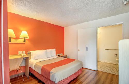 Stockton Hotel | Motel 6-Stockton, CA - North