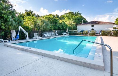 Tampa Hotel | Motel 6-Tampa, FL - Fairgrounds