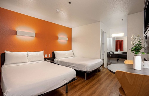 Temecula Hotel | Motel 6 Temecula, CA - Historic Old Town