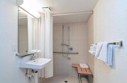 Tempe Hotel | Motel 6 Tempe, AZ - Broadway - ASU