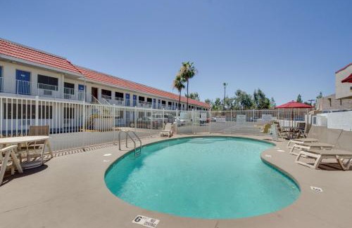 Tempe Hotel | Motel 6-Tempe, AZ - Broadway - ASU