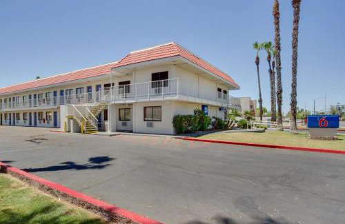 Tempe Hotel | Motel 6-Tempe, AZ - Broadway - ASU