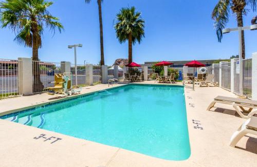 Tempe Hotel | Motel 6 Tempe, AZ Phoenix Airport Priest Dr