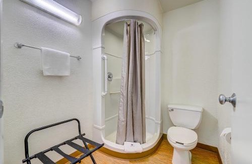 Dupont Hotel | Motel 6 Thornton