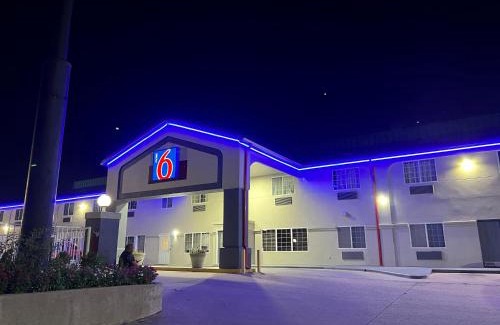 Tulsa Hotel | Motel 6 Tulsa, OK Airport