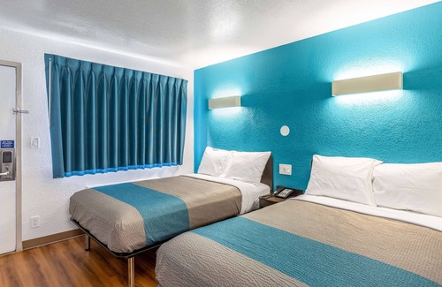 Valdosta Hotel | Motel 6 Valdosta, GA - University