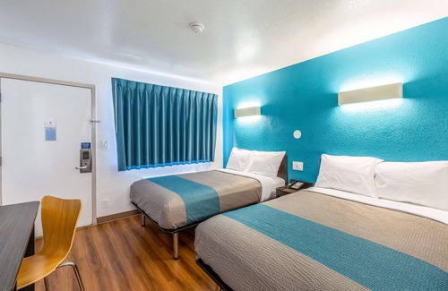 Valdosta Hotel | Motel 6 Valdosta, GA - University