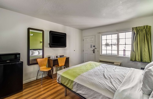 Visalia Hotel | Motel 6 Visalia, CA