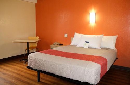 Warwick Hotel | Motel 6-Warwick, RI - Providence Airport - I-95