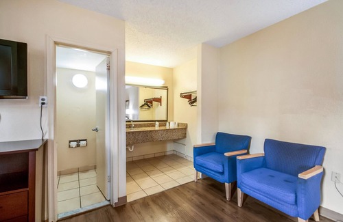 Gallaudet Hotel | Motel 6 Washington, DC - Convention Center