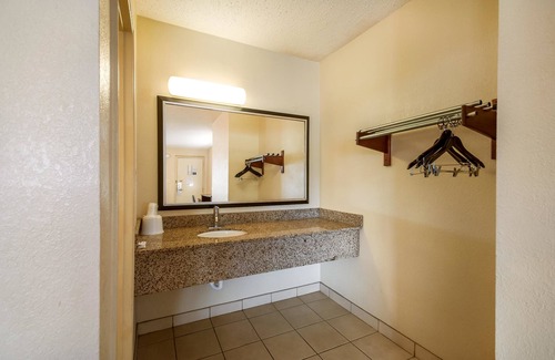 Gallaudet Hotel | Motel 6 Washington, DC - Convention Center