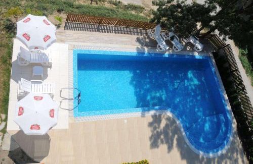 Saints Constantine and Helena Hotel | Motel Hanat
