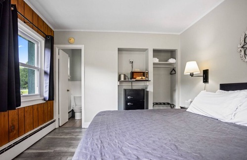 Wellsboro Casa | Motel King Suite | Ground Floor | 2 mi to Canyon