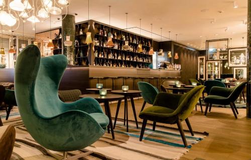 Nieuwmarkt en Lastage Hotel | Motel One Amsterdam-Waterlooplein