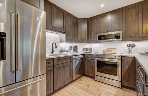Warrior's Mark Condominio | Motherlode C9 2 Bedroom Condo by RedAwning