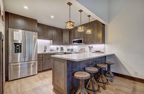 Warrior's Mark Condominio | Motherlode C9 2 Bedroom Condo by RedAwning