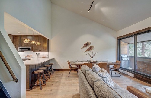 Warrior's Mark Condominio | Motherlode C9 2 Bedroom Condo by RedAwning