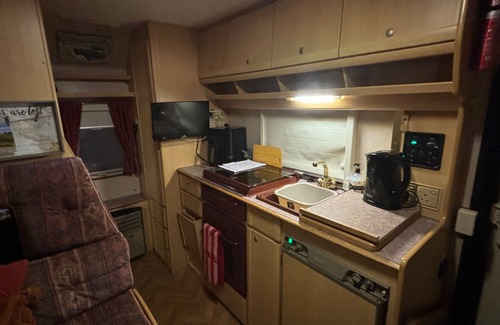 Measham Chalet De Esquí | Motorhome in Hinckley- Sleeps 3- Pet Friendly