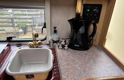 Measham Chalet De Esquí | Motorhome in Hinckley- Sleeps 3- Pet Friendly
