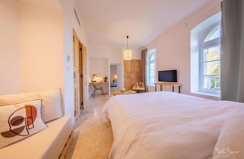 Althen-des-Paluds Hotel | Moulin de la Roque