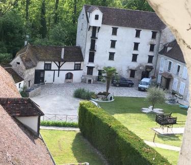 Messy Cama Y Desayuno | Moulin de Moulignon B&B