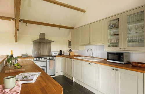 Trelights Casa | Mouls Island Barn 5 bedrooms, 5 bathrooms, Sea views of Port Quin bay