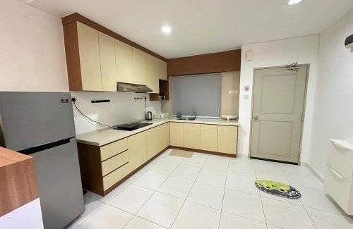 Taman Mount Austin Apartamento | Mount Austin Akademik 2 parking spaces 3 double beds
