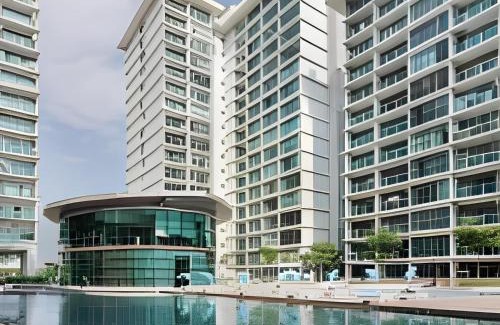 Taman Mount Austin Apartamento | Mount Austin Lake City View Palazio by Natol