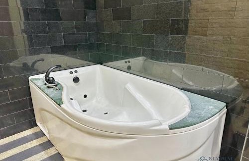 Taman Mount Austin Casa | Mount Austin Landed Homestay 16pax Karaoke Jacuzzi BBQ by Stayrene