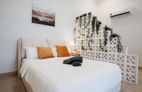 Tebrau Apartamento | Mount Austin Muji Style 4 pax Deluxe Room by Our Stay