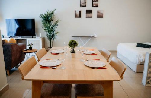 Tebrau Apartamento | Mount Austin Muji Style 4 pax Deluxe Room by Our Stay