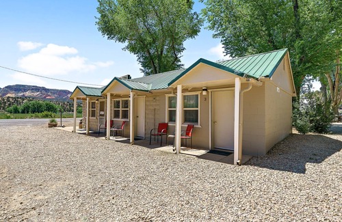 Zion National Park East Entrance Apartamento | Mount Carmel Motel & RV Near Zion NP Bryce Room