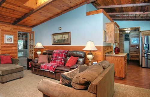 Shingletown Casa | Mount Lassen Cabaña de 5 dormitorios en 1. 6 hectáreas de bosque, sin vecinos