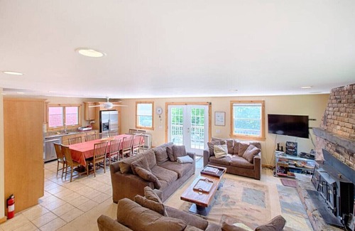 West Dover Chalet De Esquí | Vistas-Privacidad-Jacuzzi-Casa moderna - Cancha de tenis Clay -1/4 milla del monte. Nieve