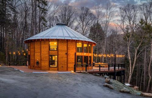 West Dover Villa | Mount Snow Yurt - Hot Tub, Wood Stove, WiFi, EVcharger