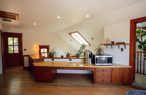 Harrisburg Casa | Mount Tom House - a whimsically charming getaway in 200 acres of Oregon forest