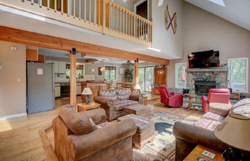 Eidelweiss Village Casa | Mountain and Lake Getaway