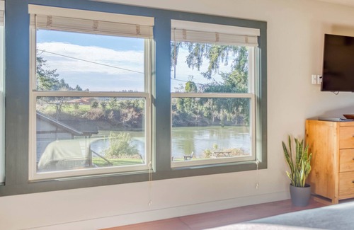 Nehalem Casa | Mountain and River View, Beach Nearby ,Fire Pit