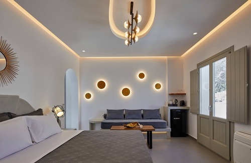 Kamari Hotel | Mountain and Sea Suites