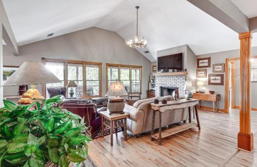 Dahlonega Casa | Mountain and Waterfall Views Stunning Dahlonega Gem