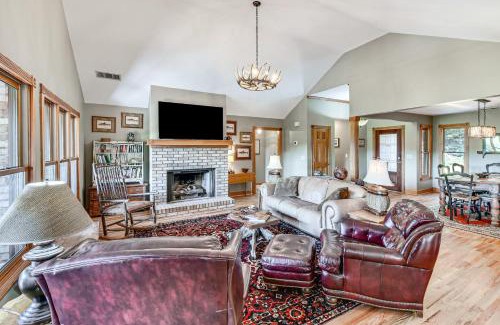 Dahlonega Casa | Mountain and Waterfall Views Stunning Dahlonega Gem
