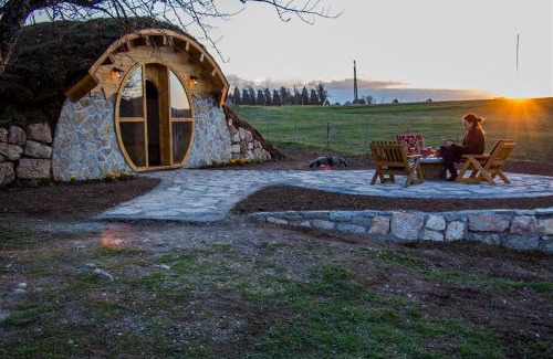 Milici Cabina | Mountain bungalows and a Hobbit House - Jazavčije Rupe