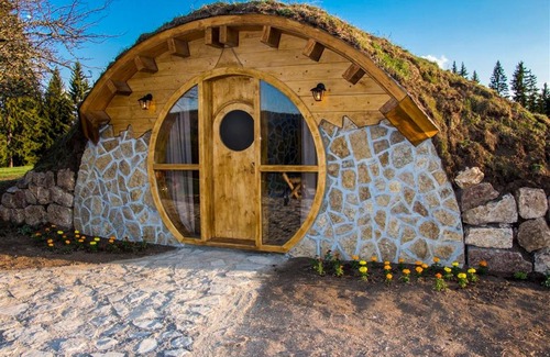 Milici Cabina | Mountain bungalows and a Hobbit House - Jazavčije Rupe