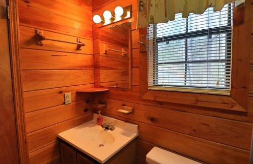Helen Casa | Mountain Cabin 2B Jacuzzi #10