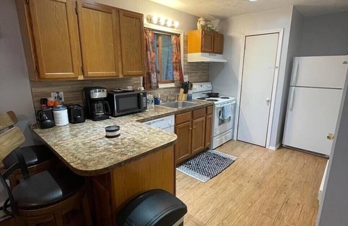 Bushkill Cabina | Mountain Cabin, Firepit + Fireplace, Free pool, gym, ski, water sports + more