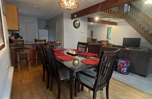 Bushkill Cabina | Mountain Cabin, Firepit + Fireplace, Free pool, gym, ski, water sports + more