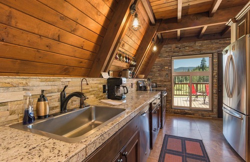Columbine Lake Cabina | Mountain Cabin - Lake Views - Hot Tub - Minutes to Purgatory Resort