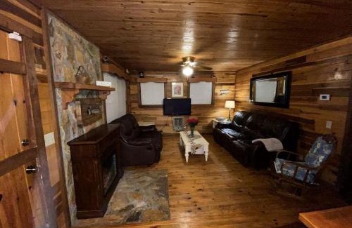 Blairsville Casa | Mountain Cabin Rental Under Two Hours from Atlanta for Lake Nottely Getaway in Georgia