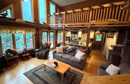 Stark Cabina | Mountain Cabin w/Game Room, Fire Pit, & Trails